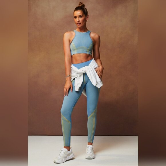 Fabletics Seamless High-Waisted Compressive Legging – Size M - Picture 2 of 7